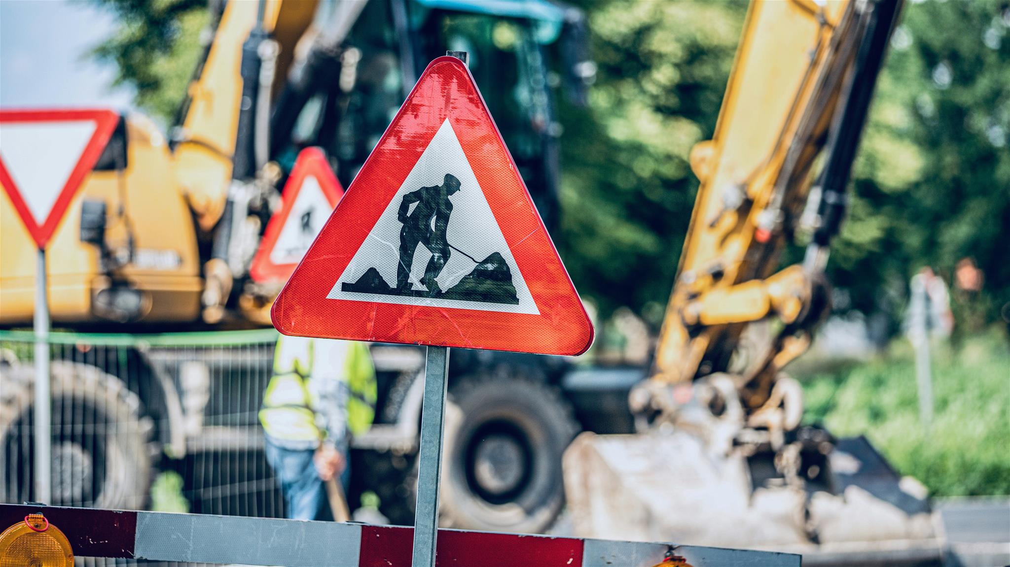 Straßenarbeiten - Hinweisschild Baustelle